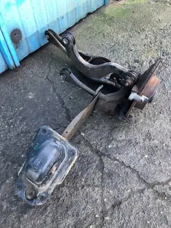 Vänster bakre knut med arm för Audi A3 8V 12-16 2.0 TDI OEM