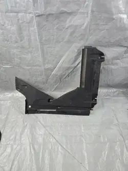 Audi A4 B9 linke hintere Unterbodenschutz OEM 8W0825215E