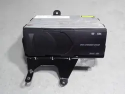 Audi Q7 CD/DVD-vaihtaja OEM 4L0035108P - Käytetty
