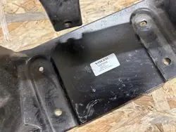 Soporte de Bomba Aire Acondicionado Volvo XC40 Eléctrico OEM 32275530