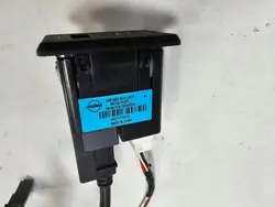 Nissan Qashqai J11 Aux USB-pistorasia OEM 795405004