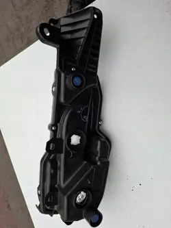 Halogeni-vasempa ajovalo OEM Halogen lewy zwykły Toyota YARIS CROSS emuscar
