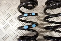 Mola traseira direita OEM 48231-0DB70 para Yaris Cross