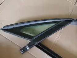 Fenêtre latérale triangulaire droite pour Mercedes W207
