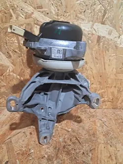 Moottorin kiinnike Audi A8 D5 4M0399151K