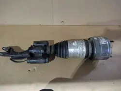 Mercedes-Benz E 63 AMG W213 Vänster Framdämpare A2133202100