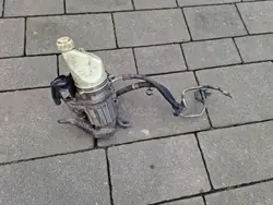 Bomba de direção assistida Opel Zafira B Astra H TRW 13276990