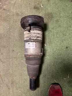 Bakre Höger Luftfjädring Audi A8 D4 4H OEM 260727
