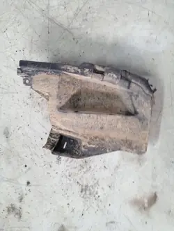 Pasos de Rueda Trasero Izquierdo Toyota Auris OEM 5259202250