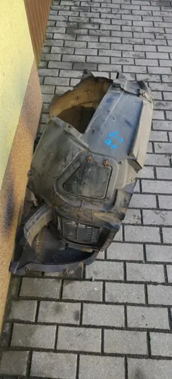 BMW F10 F11 Etu vasen lokasuoja OEM-osuus