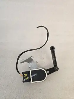 Strålkastarnivåsensor BAK Volvo XC40 OEM 32221958