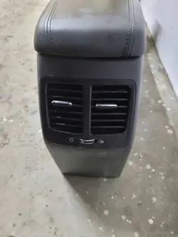 Keskikonsoli käsinoja Kia Optima III OEM 846102T070