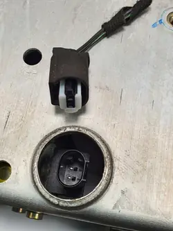 BMW 3 E46 Cabrio pyrotekninen pääntuki OEM 8260316