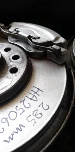 Saab 9-3 II Etujarrukokonaisuus OEM HAMULCE PRZÓD