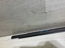 Skoda Octavia Mk3 bak höger fönsterpackning OEM 5E9839478
