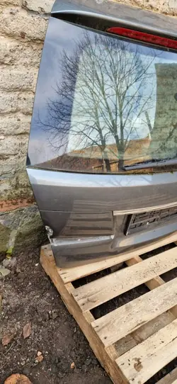 Takaluukku Mercedes W204 A204 896 C-luokan Farmarille