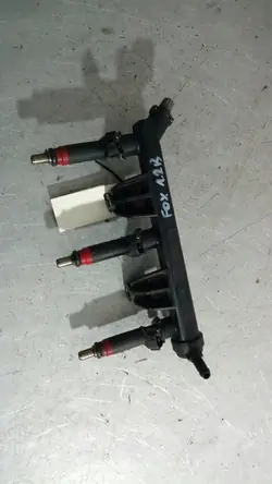 Rampe d'injection Volkswagen FOX 1.2 03D133329B