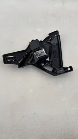 Höger stötfångarstödsupport SKODA OCTAVIA IV 5E3807724ZD4