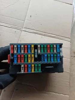 Boîte à fusibles OEM Puszka bezpieczników FIAT SCUDO 98rok 2.0 jtd