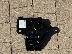 Serrure de coffre OEM 13513995 pour Opel Astra J