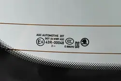 Vitre de hayon arrière OEM 5E6845049A pour Skoda Octavia IV