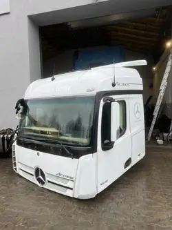 Mercedes Actros MP4 Big Space Ohjaamo OEM A471 - Käytetty