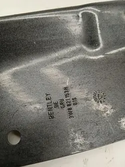 Voorste spatbordbeugel links OEM 3w8821153