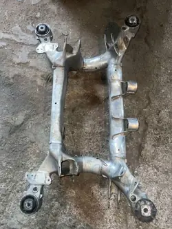 BMW OE 6761906 Poutre Suspension Arrière 5 Series