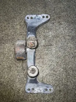 BMW Vaihteiston tuki OEM 1136499 3 Cabriole