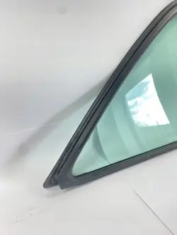 Vitre arrière gauche avec joint OEM SDV08662 Mercedes W124