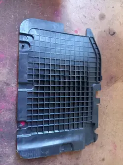 Volkswagen Crafter akkulaatikon kansi OEM 7C0907300