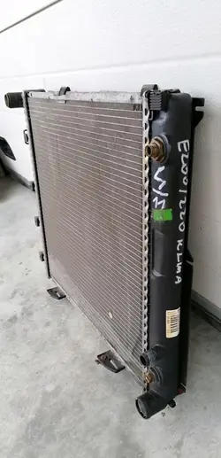 Radiateur d'eau Mercedes W124 E220 E200 2.2 avec AC