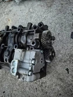 Bomba de aceite Audi A4 B8 2.0TDI OEM 03L103537