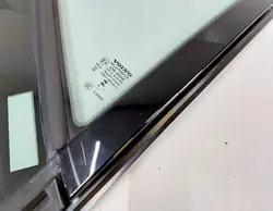 Vitre porte arrière droite Volvo XC40 OEM 32368783