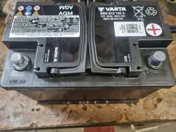 Käytetty AGM-akku OEM 8W0915105A 68Ah 380A