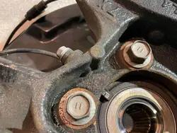 UTO31758 Moyeu de roue arrière pour Lexus RX 450H 2020