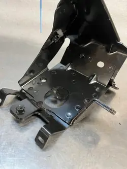 Renault OE Kiinnitystuki OEM 671D67573R 671B87145R