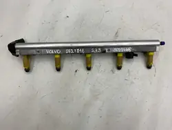 VOLVO S60 V70 S80 2.4B Rampe d'injection 8627815