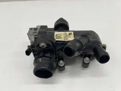 Carcasa Termostato Mercedes OEM A2642001501 Usado