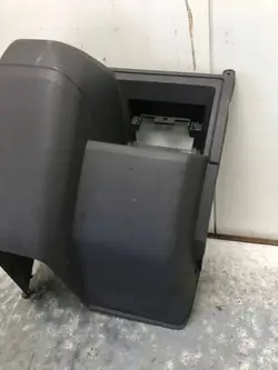 Konsolskydd OEM 7C1858335B för VW Crafter II
