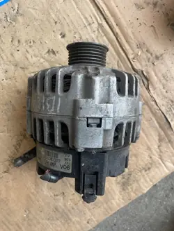 Vaihtovirtageneraattori Valeo 03d903025j