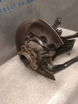 Buje rueda trasera derecha BMW 6878624 - Usado