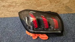 Luz trasera izquierda Peugeot 208 II 9823216880