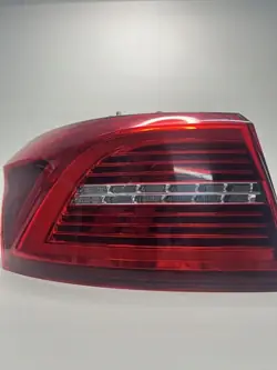 Luz trasera Volkswagen PASSAT Variant 2017 izquierda 3G9945207F