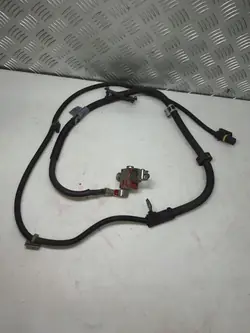 Positiivikaapeli liitin OEM A2124405413 Mercedes-Benzille