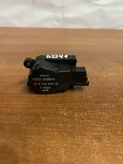 Fläppmotor OEM 2241 för Mercedes-Benz C W203 2005