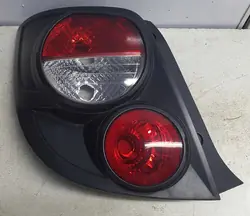 Luz trasera izquierda CHEVROLET AVEO T300 11-14 HB