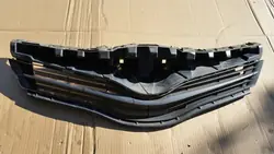 TOYOTA YARIS III 2011 - GRILL