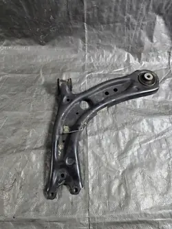 Audi Q2 2017 Braccio di Controllo Inferiore Anteriore Sinistro OEM 81A407151C