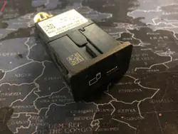 Prise USB Mercedes OEM A2478204602 - Occasion